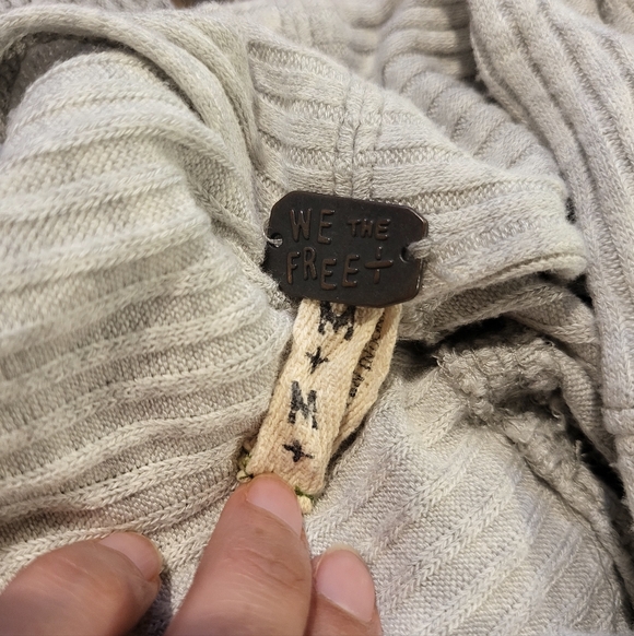 We the Free People Lover Rib Knit Split-Back Pullover Gray Sweater - Size M - Picture 6 of 9